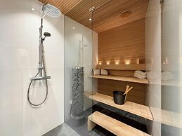 Stylish Downtown 2BR Flat with Sauna and Work Area