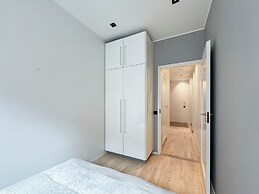 Stylish Downtown 2BR Flat with Sauna and Work Area