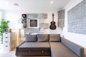 Stunning Brentford Penthouse