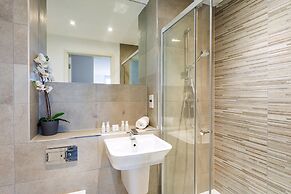 Stunning Brentford Penthouse