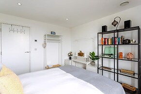 Stunning Brentford Penthouse
