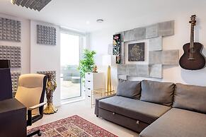 Stunning Brentford Penthouse