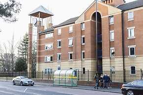 Queen's Hospital Close