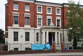 Queen's Hospital Close