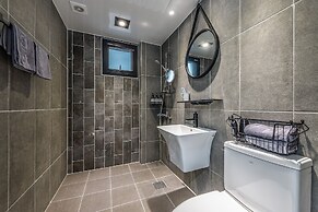 Yeosu Lastella Spa Pet-friendly Pension