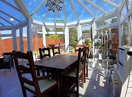 Charming Villa in Ryde - Child Friendly