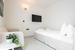 LIV - Modern Studio Apartment S8-3c
