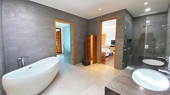 YY Villa Big Pool & Parking in Seminyak