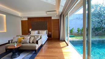 YY Villa Big Pool & Parking in Seminyak