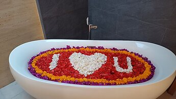 YY Villa Big Pool & Parking in Seminyak