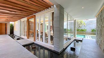 YY Villa Big Pool & Parking in Seminyak