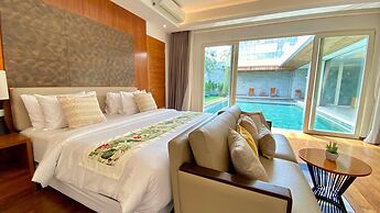 YY Villa Big Pool & Parking in Seminyak