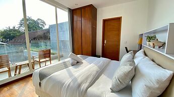YY Villa Big Pool & Parking in Seminyak