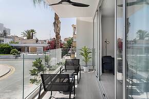 Phaedrus Living: Travertine Residences 102