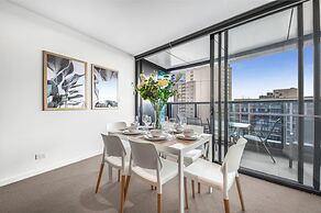 2BR Luxury Skytower Views CBD Pool Gym Netflix