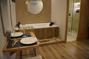 ONE APARTMENTS LLERAS