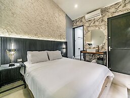 ONE APARTMENTS LLERAS