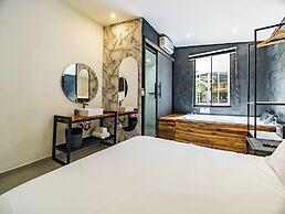 ONE APARTMENTS LLERAS