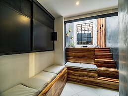 ONE APARTMENTS LLERAS