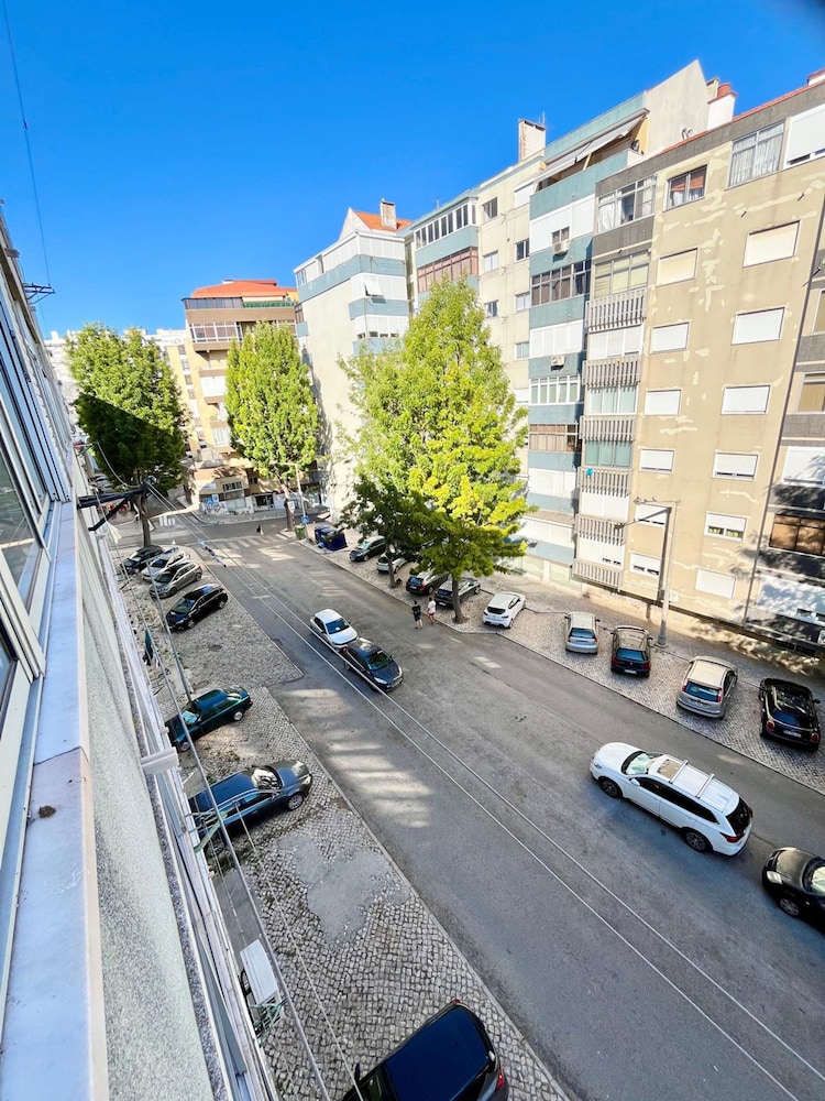 Light Spacious Almada Apartment