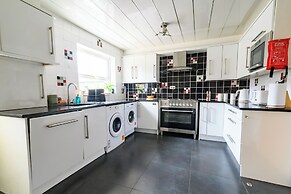 Relaxing 4BR Near City Centre