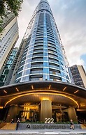 2BR Luxury Skytower Views CBD Pool Gym Netflix