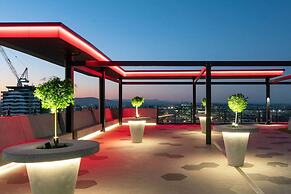 2BR Utopia Fortitude Valley Pool Rooftop King bed