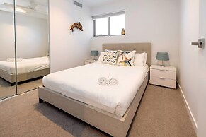 3BR Lux Beachfront Escape - Pool Gym King bed