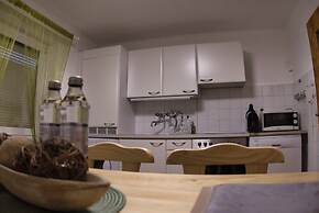 Apartment by Lake Ossiach With Mountain Views