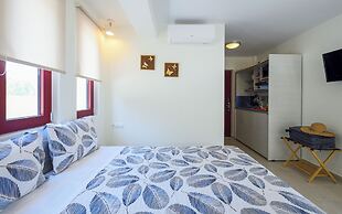 Elpiniki Luxury Rooms