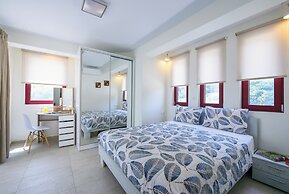 Elpiniki Luxury Rooms