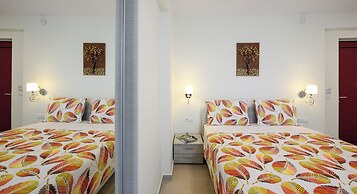 Elpiniki Luxury Rooms