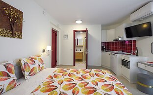 Elpiniki Luxury Rooms