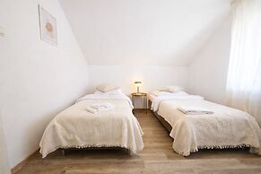 Airport Messe Apartments