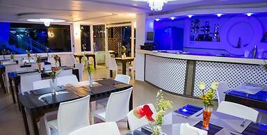 DAYMOND BLUE TROPICAL LODGE