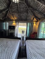 DAYMOND BLUE TROPICAL LODGE