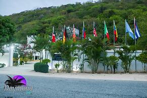 DAYMOND BLUE TROPICAL LODGE