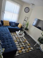 Charming Wolverhampton Apartment With Private Entrance