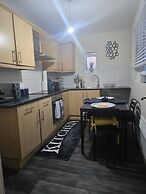 Charming Wolverhampton Apartment With Private Entrance