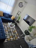 Charming Wolverhampton Apartment With Private Entrance