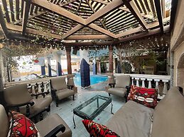 Triangle Pyramids Boutique