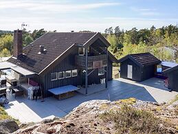 5 Star Holiday Home in Stromstad