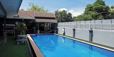 Stardome Pool House of Absolute Privacy