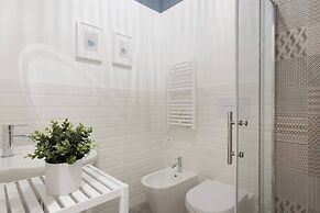 Trieste Chic Studio Historic Elegance