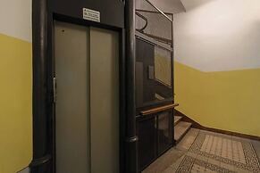 Trieste Chic Studio Historic Elegance
