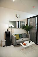 2-bedroom Elegant Condo With Sunrise & Mountain View