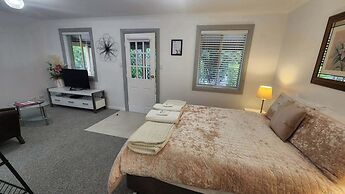 Riesling Trail and Clare Valley Cottages