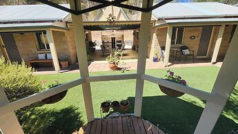 Riesling Trail and Clare Valley Cottages