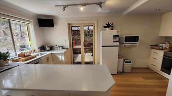 Riesling Trail and Clare Valley Cottages