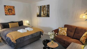 Riesling Trail and Clare Valley Cottages